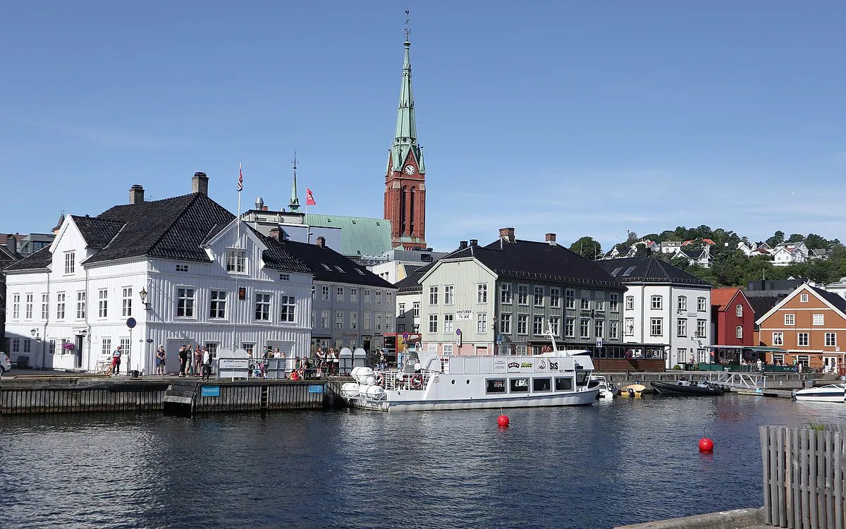 Pollen i Arendal, med Trefoldighetskirken