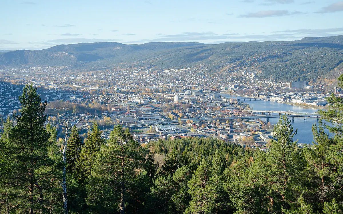 Drammen sett fra åsen over byen