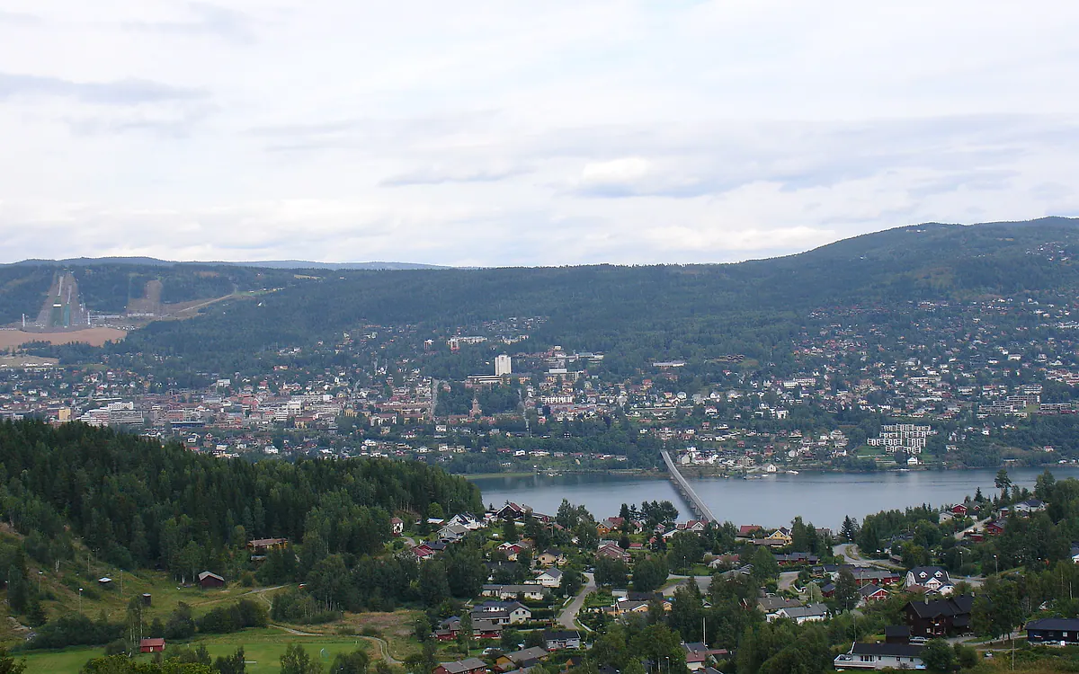 Utsikt over Lillehammer og Mjøsa