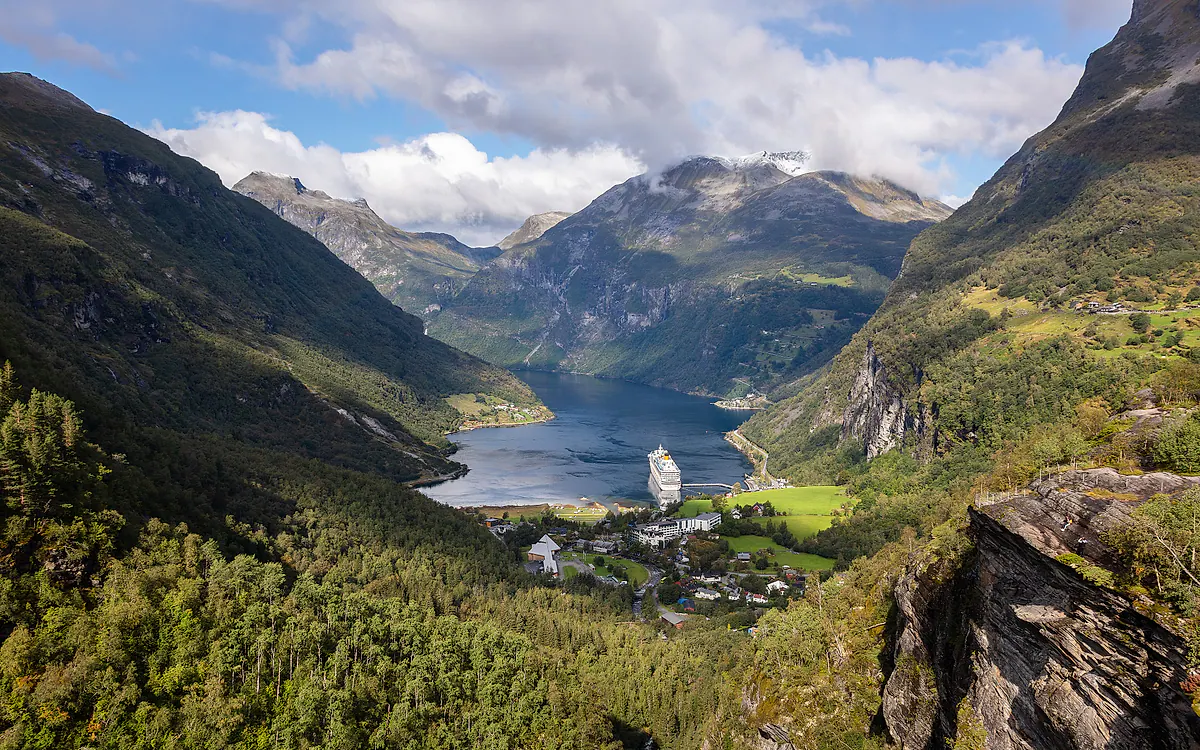 Geirangerfjorden sett fra Flydalsjuvet